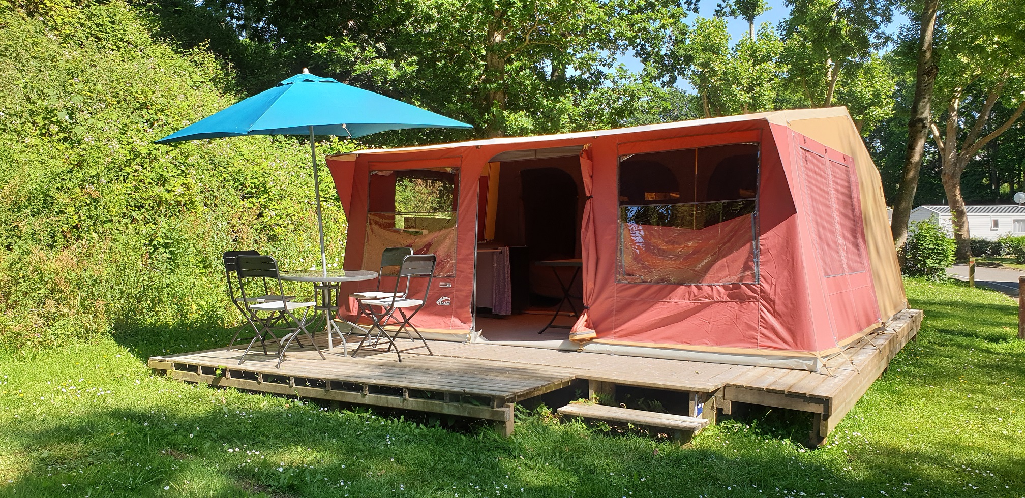 Bungalow Toilé 2 chambres avec Terrasse - Sanitaire à proximité